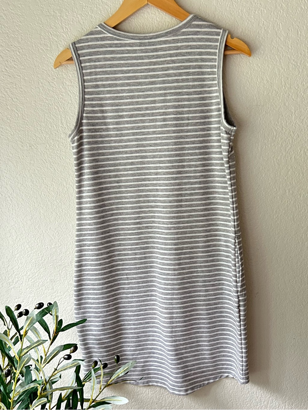 32 Degrees Gray and White Striped Fleece Lined Jersey Knit Dress size Medium - Picture 2 of 4